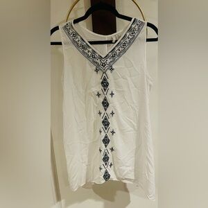 Embroidered V-Neck White Sleeveless Camisole